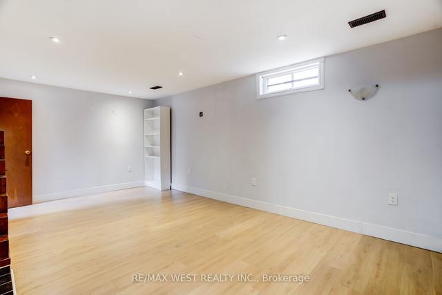 775 Regent St, House detached with 3 bedrooms, 2 bathrooms and 5 parking in Cambridge ON | Image 3