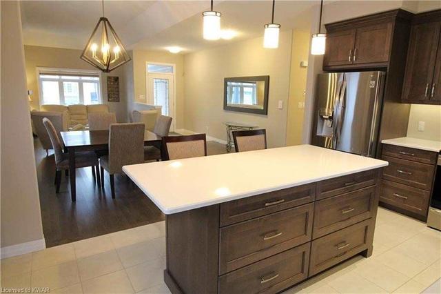 60 Piccadilly Sq W, Condo with 2 bedrooms, 2 bathrooms and 4 parking in Wilmot ON | Image 2