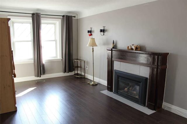 218 West 2nd St, House detached with 3 bedrooms, 2 bathrooms and 3 parking in Hamilton ON | Image 4