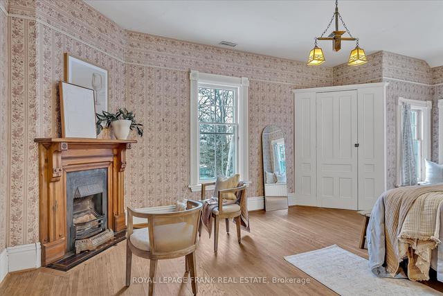 561 King St, House detached with 6 bedrooms, 2 bathrooms and 5 parking in Peterborough ON | Image 17