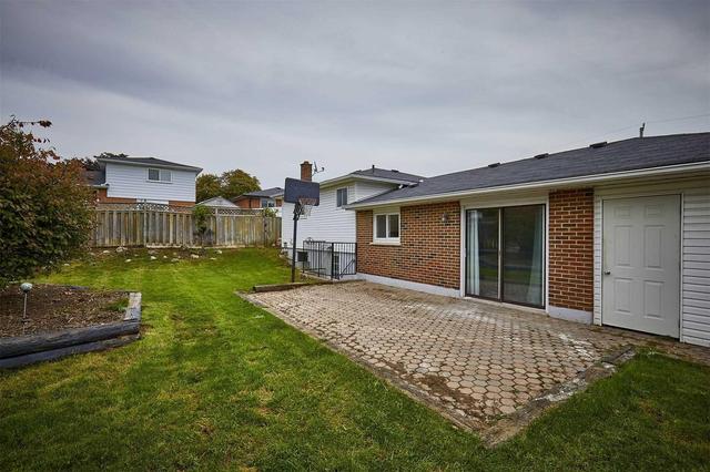 1188 Wakefield Cres, House detached with 3 bedrooms, 2 bathrooms and 2 parking in Oshawa ON | Image 12