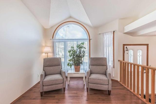31 Sierra Vista Circle Sw, House detached with 4 bedrooms, 2 bathrooms and 4 parking in Calgary AB | Image 6