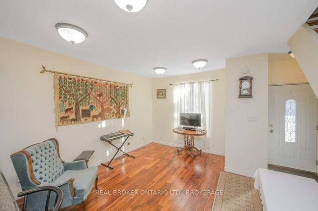 68 Ray St S, House detached with 2 bedrooms, 1 bathrooms and 1 parking in Hamilton ON | Image 5