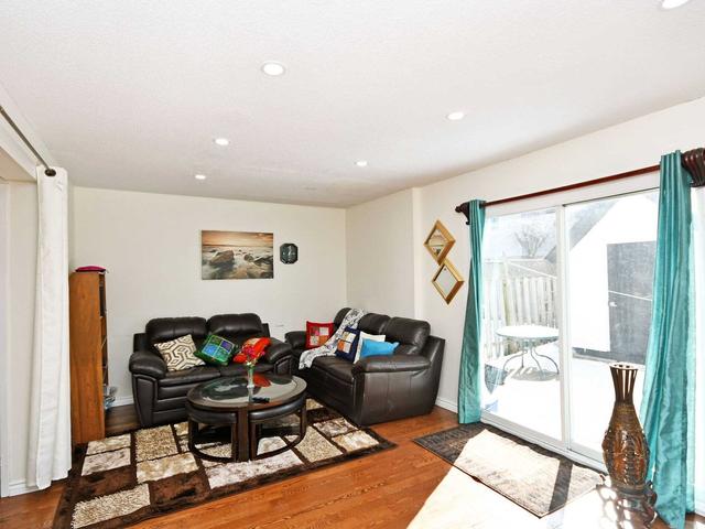 12 Hindquarter Crt, House detached with 3 bedrooms, 2 bathrooms and 3 parking in Brampton ON | Image 4