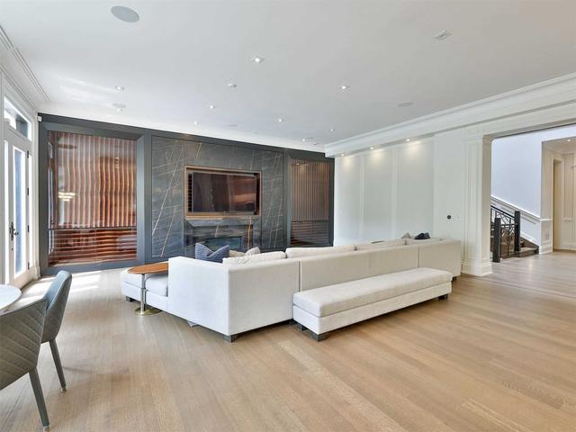 382 Old Yonge St, House detached with 6 bedrooms, 13 bathrooms and 16 parking in Toronto ON | Image 3