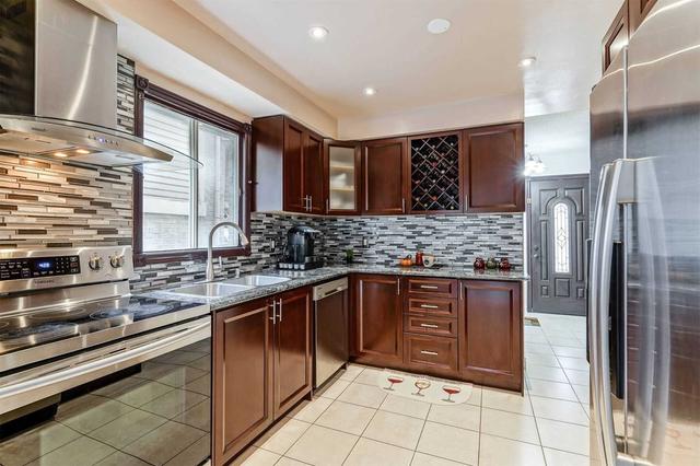 7232 Corrine Cres, House detached with 3 bedrooms, 3 bathrooms and 5 parking in Mississauga ON | Image 27