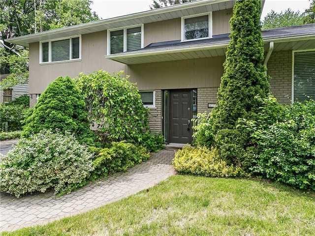 372 Pinehurst Dr, House detached with 4 bedrooms, 3 bathrooms and 4 parking in Oakville ON | Image 2