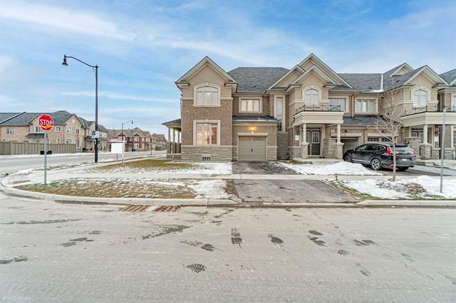 368 Remembrance Rd, House attached with 4 bedrooms, 3 bathrooms and 3 parking in Brampton ON | Image 12