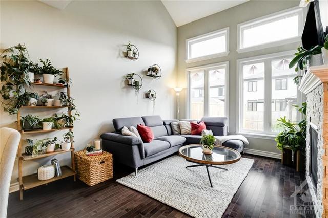317 Livery Street, Townhouse with 3 bedrooms, 3 bathrooms and 2 parking in Ottawa ON | Image 4
