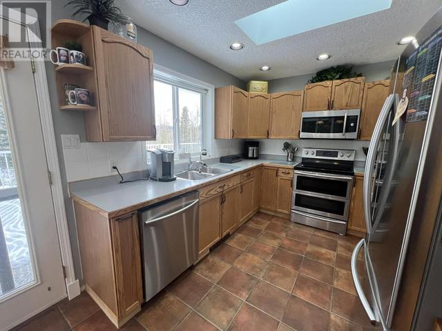 8639 Kroeker Road, House detached with 4 bedrooms, 3 bathrooms and null parking in Bulkley Nechako A BC | Image 20