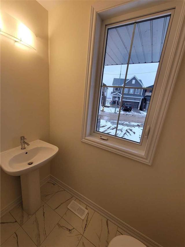 206 Vanilla Tr, House detached with 4 bedrooms, 3 bathrooms and 4 parking in Thorold ON | Image 8