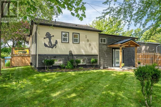 1993 Yonge Street, House detached with 3 bedrooms, 2 bathrooms and null parking in Sarnia ON | Image 2