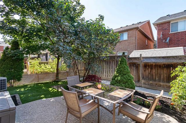50 Dawson Cres, House attached with 3 bedrooms, 3 bathrooms and 3 parking in Milton ON | Image 21