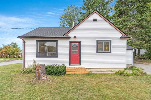 190 Peter St, House detached with 1 bedrooms, 2 bathrooms and 5 parking in Gravenhurst ON | Image 1