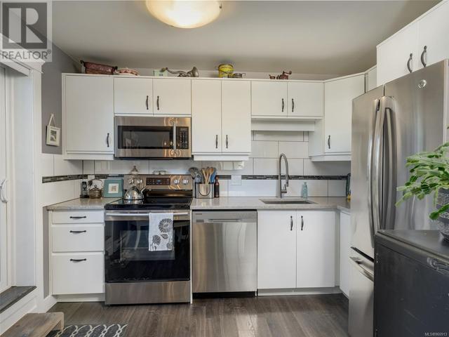 2719 Asquith St, House attached with 2 bedrooms, 1 bathrooms and 1 parking in Victoria BC | Image 12