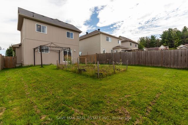 415 Orvis Cres, House detached with 3 bedrooms, 2 bathrooms and 3 parking in Shelburne ON | Image 4