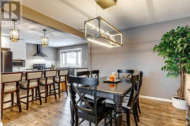 252 Cantrell Drive Sw, House detached with 4 bedrooms, 2 bathrooms and 4 parking in Calgary AB | Image 5