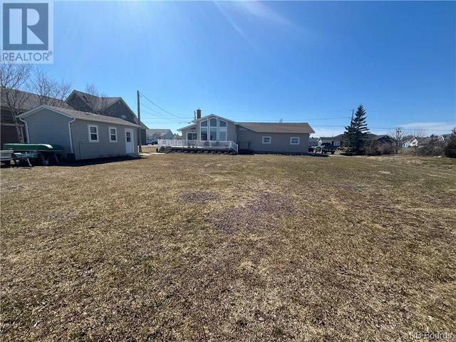 647 Rue Baie, House detached with 2 bedrooms, 1 bathrooms and null parking in Beresford NB | Image 4