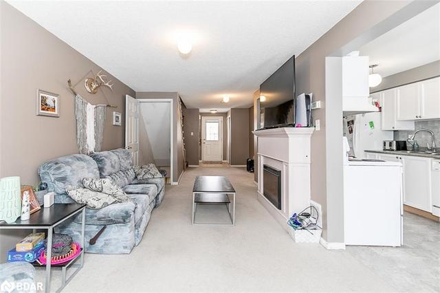 386 Dunsmore Lane, House attached with 3 bedrooms, 1 bathrooms and 3 parking in Barrie ON | Image 12