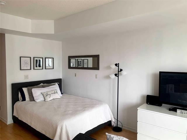 3703 - 65 Bremner Blvd W, Condo with 0 bedrooms, 1 bathrooms and 0 parking in Toronto ON | Image 10