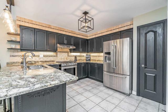 35 River Rock Cres, House detached with 4 bedrooms, 5 bathrooms and 4 parking in Brampton ON | Image 4