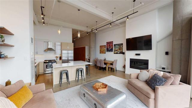 716 - 90 Sumach St, Condo with 1 bedrooms, 2 bathrooms and 1 parking in Toronto ON | Image 2