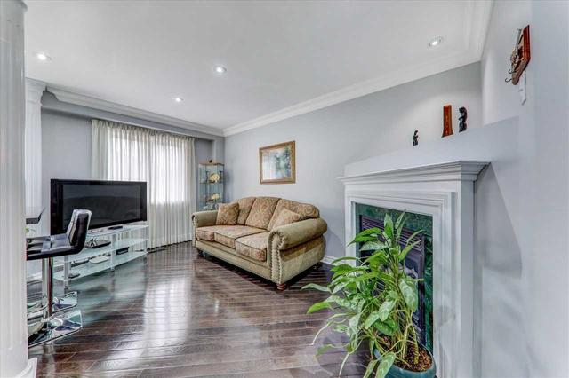 624 Dolly Bird Lane, House semidetached with 3 bedrooms, 4 bathrooms and 3 parking in Mississauga ON | Image 2
