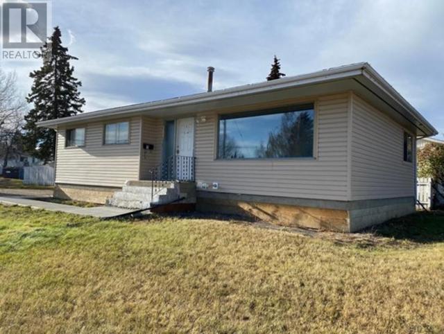 11116 98 Street, House detached with 5 bedrooms, 2 bathrooms and null parking in Fort St. John BC | Card Image