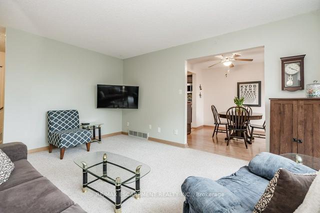 74 St. Andrews Dr, Townhouse with 3 bedrooms, 2 bathrooms and 3 parking in Hamilton ON | Image 8