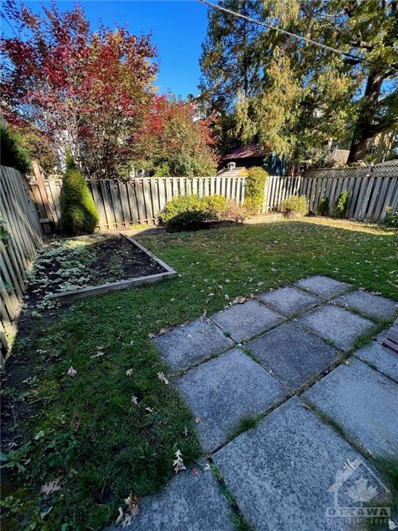 19 Belgrave Road, House detached with 4 bedrooms, 2 bathrooms and 3 parking in Ottawa ON | Image 11