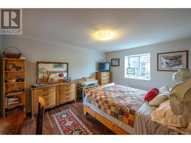 166 Heather Place, House detached with 5 bedrooms, 3 bathrooms and 2 parking in Penticton BC | Image 22