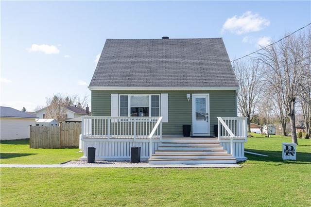 18243 Glen Road, House detached with 3 bedrooms, 1 bathrooms and 8 parking in South Glengarry ON | Image 1