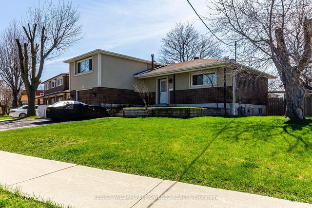 39 Romfield Dr, House detached with 4 bedrooms, 3 bathrooms and 3 parking in Toronto ON | Image 1