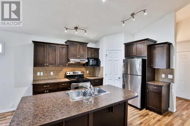 54 Sunridge Boulevard W, House detached with 3 bedrooms, 3 bathrooms and 4 parking in Lethbridge AB | Image 4