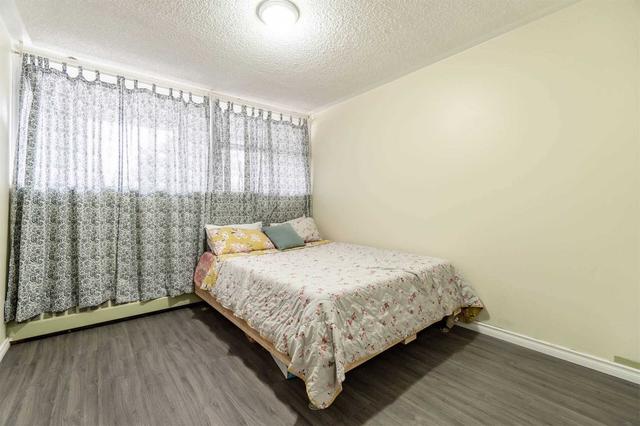 104 - 2121 Roche Crt, Condo with 3 bedrooms, 2 bathrooms and 1 parking in Mississauga ON | Image 13