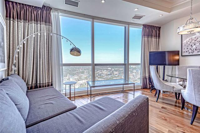 7712 - 388 Yonge St, Condo with 2 bedrooms, 2 bathrooms and 1 parking in Toronto ON | Image 7