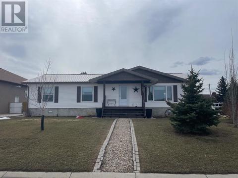 401 9 Avenue, House other with 3 bedrooms, 1 bathrooms and 6 parking in Bassano AB | Card Image