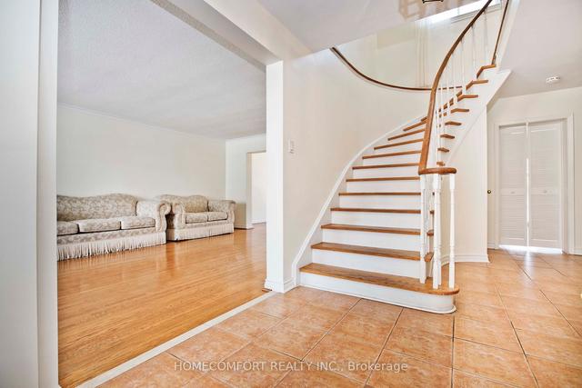 701 Conacher Dr, House detached with 4 bedrooms, 4 bathrooms and 6 parking in Toronto ON | Image 23