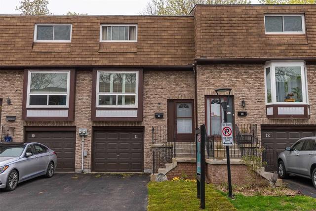 11 - 222 Pearson St, Townhouse with 3 bedrooms, 2 bathrooms and 2 parking in Oshawa ON | Image 1