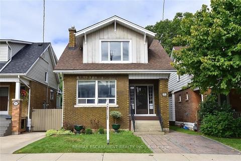 208 Rosslyn Ave, House detached with 4 bedrooms, 1 bathrooms and 1 parking in Hamilton ON | Card Image