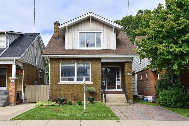 208 Rosslyn Ave, House detached with 4 bedrooms, 1 bathrooms and 1 parking in Hamilton ON | Image 1