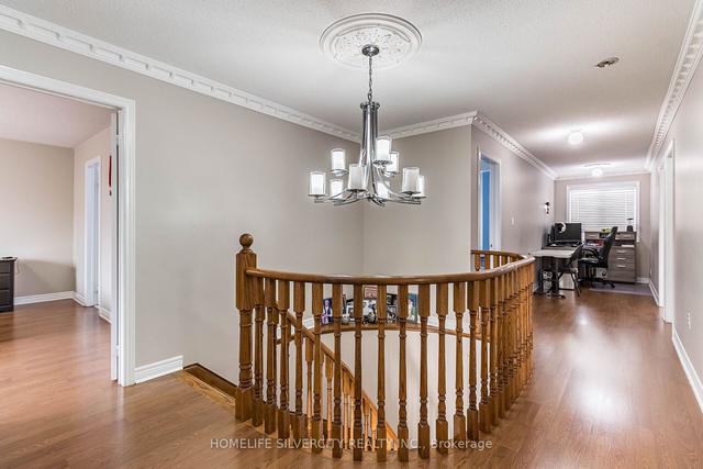 6 Runnymede Cres, House detached with 4 bedrooms, 6 bathrooms and 4 parking in Brampton ON | Image 10