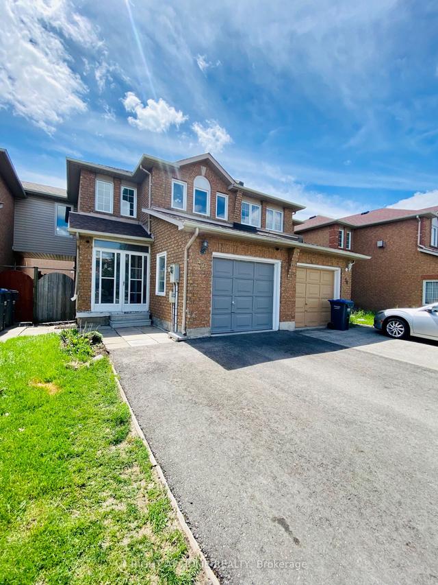 94 Lauraglen Cres, House attached with 3 bedrooms, 3 bathrooms and 7 parking in Brampton ON | Image 3