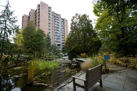 1205 - 1400 Dixie Rd, Condo with 2 bedrooms, 2 bathrooms and 1 parking in Mississauga ON | Image 1
