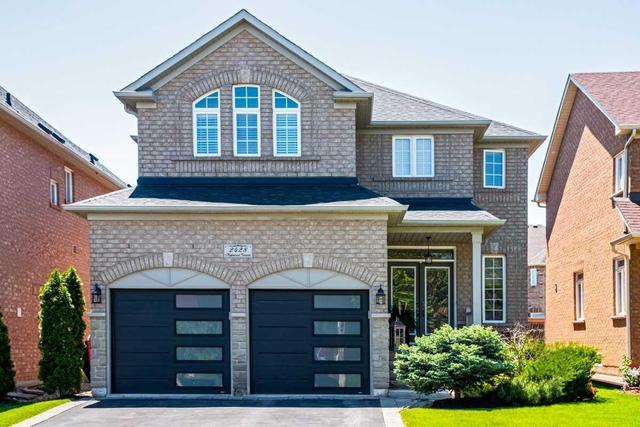 2428 Highmount Cres, House detached with 4 bedrooms, 3 bathrooms and 4 parking in Oakville ON | Image 1