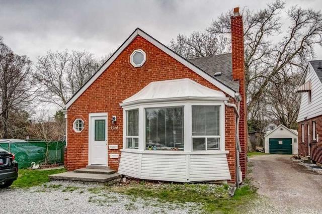 1261 Main St W, House detached with 6 bedrooms, 3 bathrooms and 6 parking in Hamilton ON | Image 23