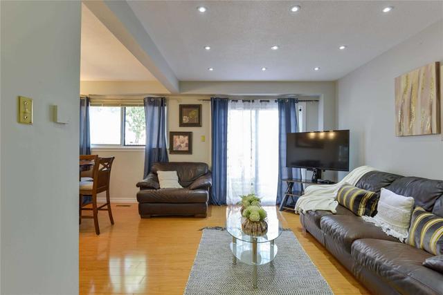 187 Fleetwood Cres, Townhouse with 3 bedrooms, 2 bathrooms and 1 parking in Brampton ON | Image 39