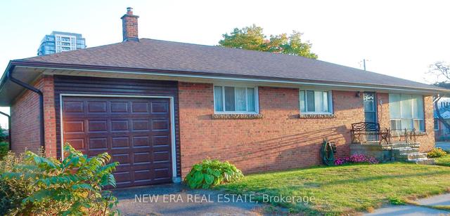 33 Warnica Ave, House detached with 3 bedrooms, 1 bathrooms and 2 parking in Toronto ON | Image 1