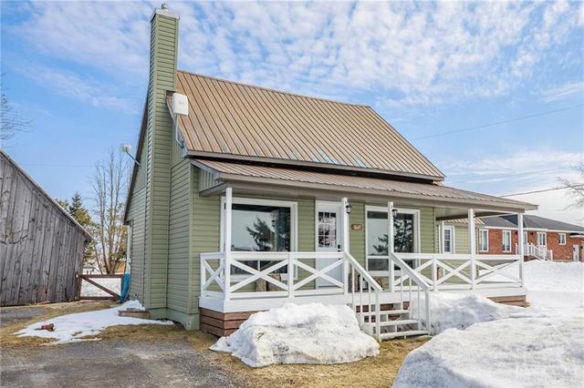 1669 Brazeau Road, House detached with 1 bedrooms, 2 bathrooms and 6 parking in Clarence Rockland ON | Image 1