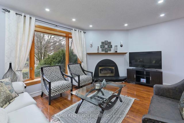 6935 Cherbourg Gdns, House semidetached with 3 bedrooms, 3 bathrooms and 7 parking in Mississauga ON | Image 39